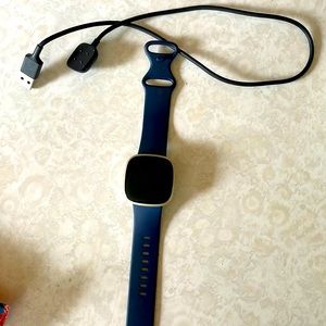 VERSA series 3 Fitbit, used less than 5 time!